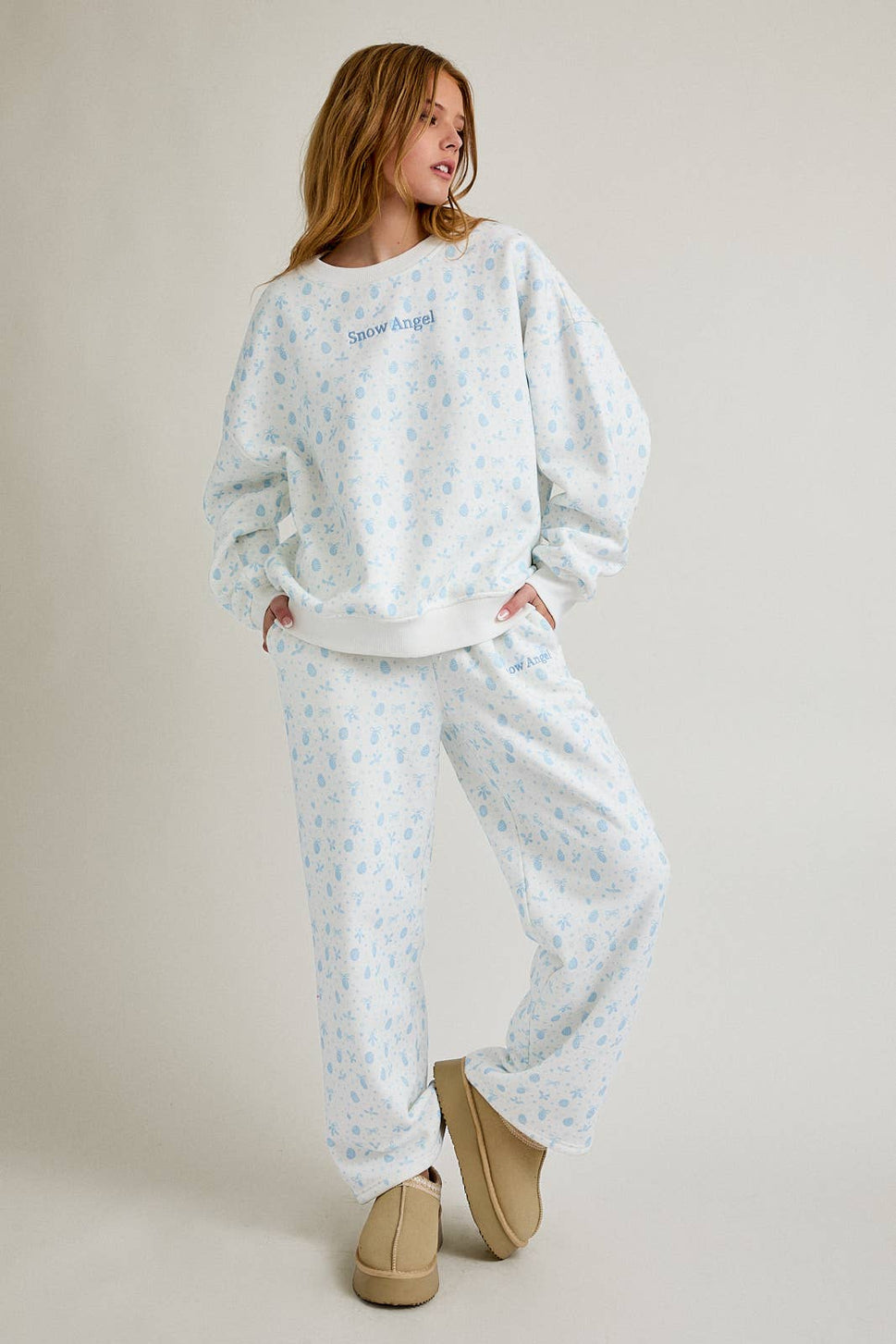 CREW NECK OVERSIZED SWEATSHIRT WITH WIDE LEG SWEATPANTS