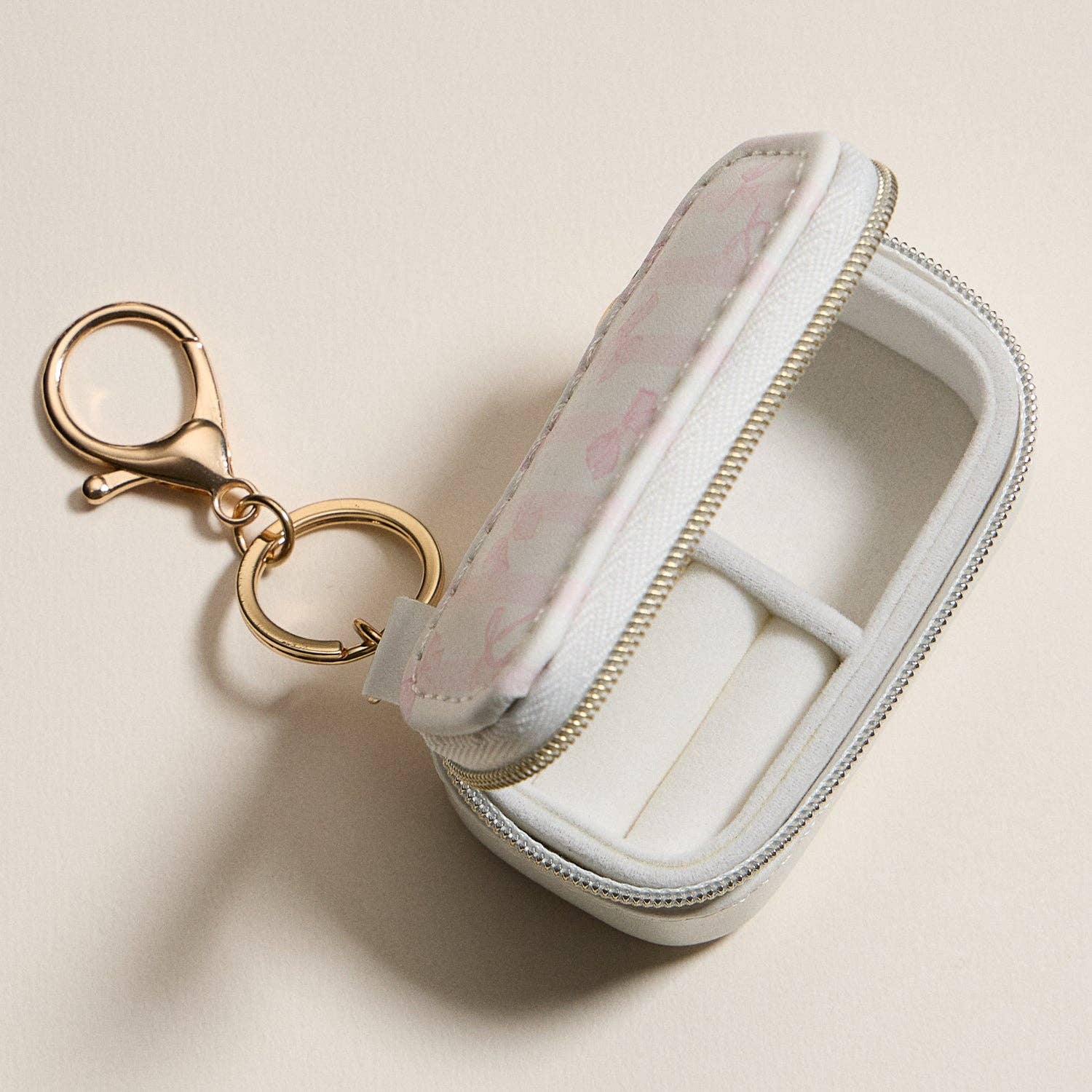 Mini Jewelry Travel Case with Keychain – Pink Bow Design: IV / ONE