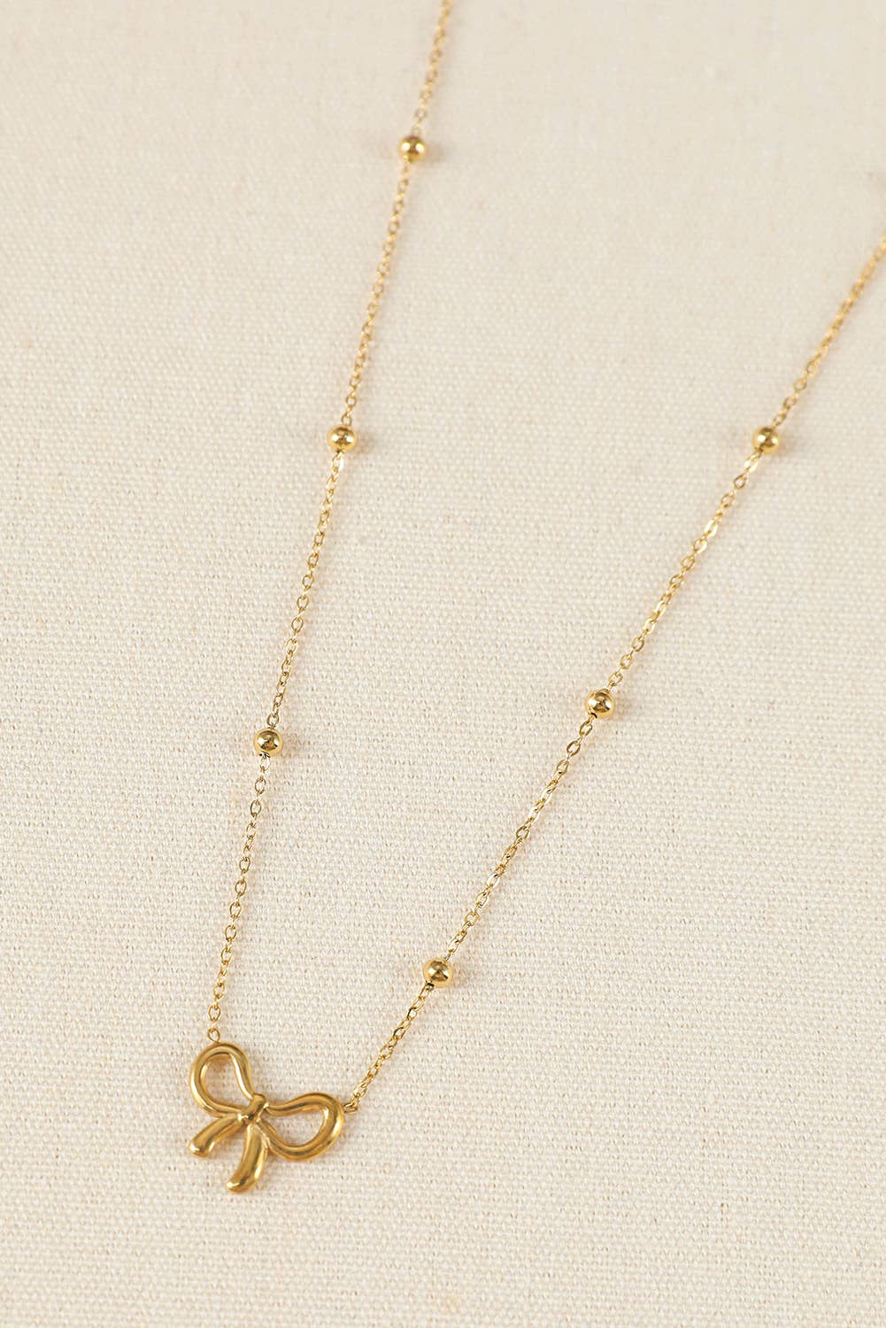 Bow Knot Pendant Choker Necklace: Gold / Alloy