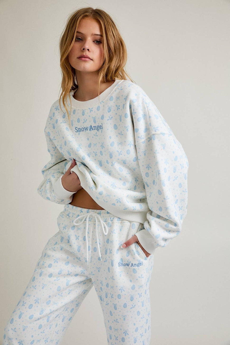 CREW NECK OVERSIZED SWEATSHIRT WITH WIDE LEG SWEATPANTS