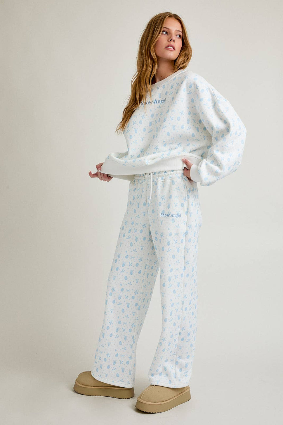 CREW NECK OVERSIZED SWEATSHIRT WITH WIDE LEG SWEATPANTS