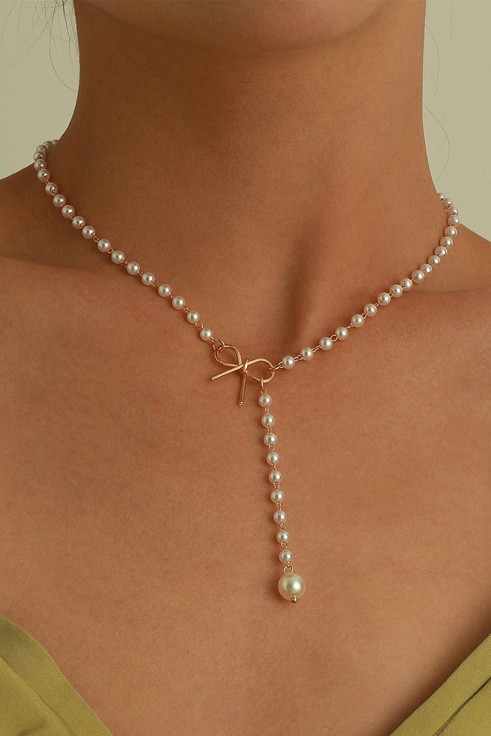 Plated Bow Decor Pearl Chaining Necklace: Gold