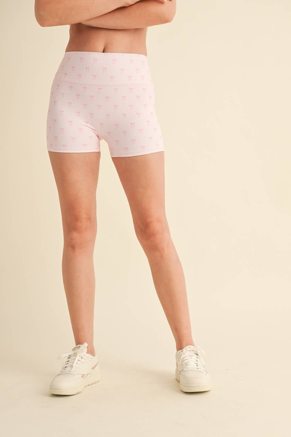 BOW PRINT MID-RISE MINI SHORTS