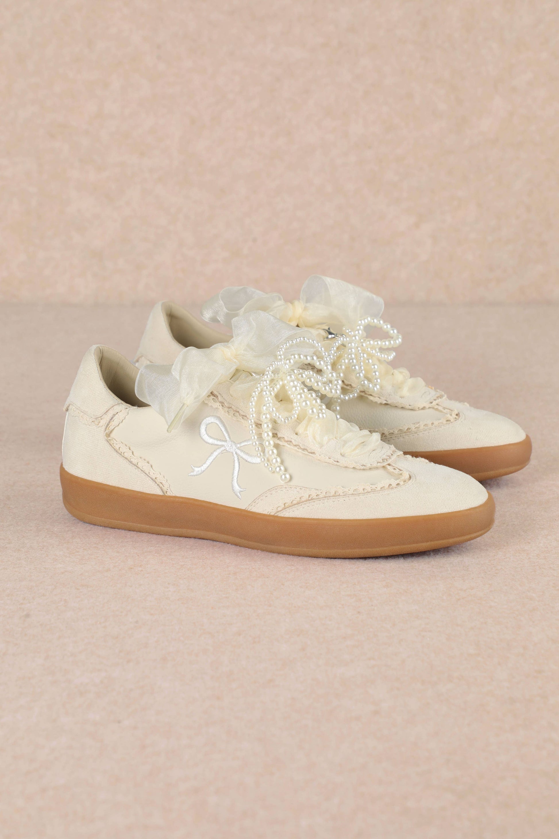 JULIE: Ivory / US 6(1 Pair) US 6.5(1 Pair) US 7(1 Pair) US 7.5(2 Pairs)US 8(2 Pairs)US 8.5(2 Pairs)US 9(2 Pairs)      US 10(1 Pair)