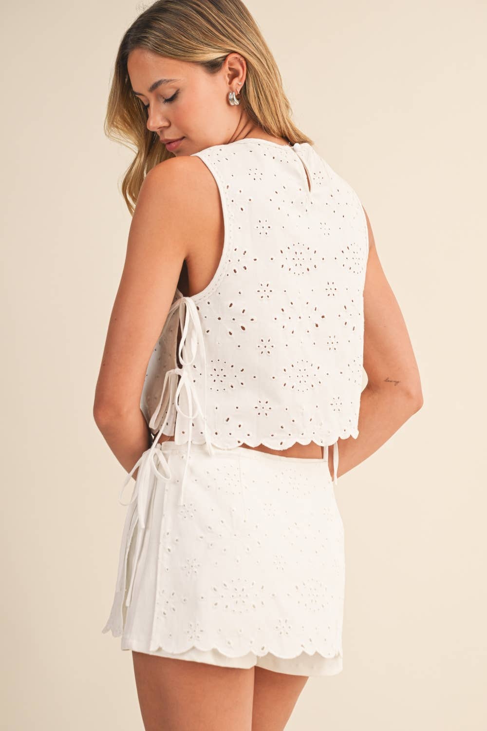 EYELET TWILL SLEEVELESS TOP AND SKORT
