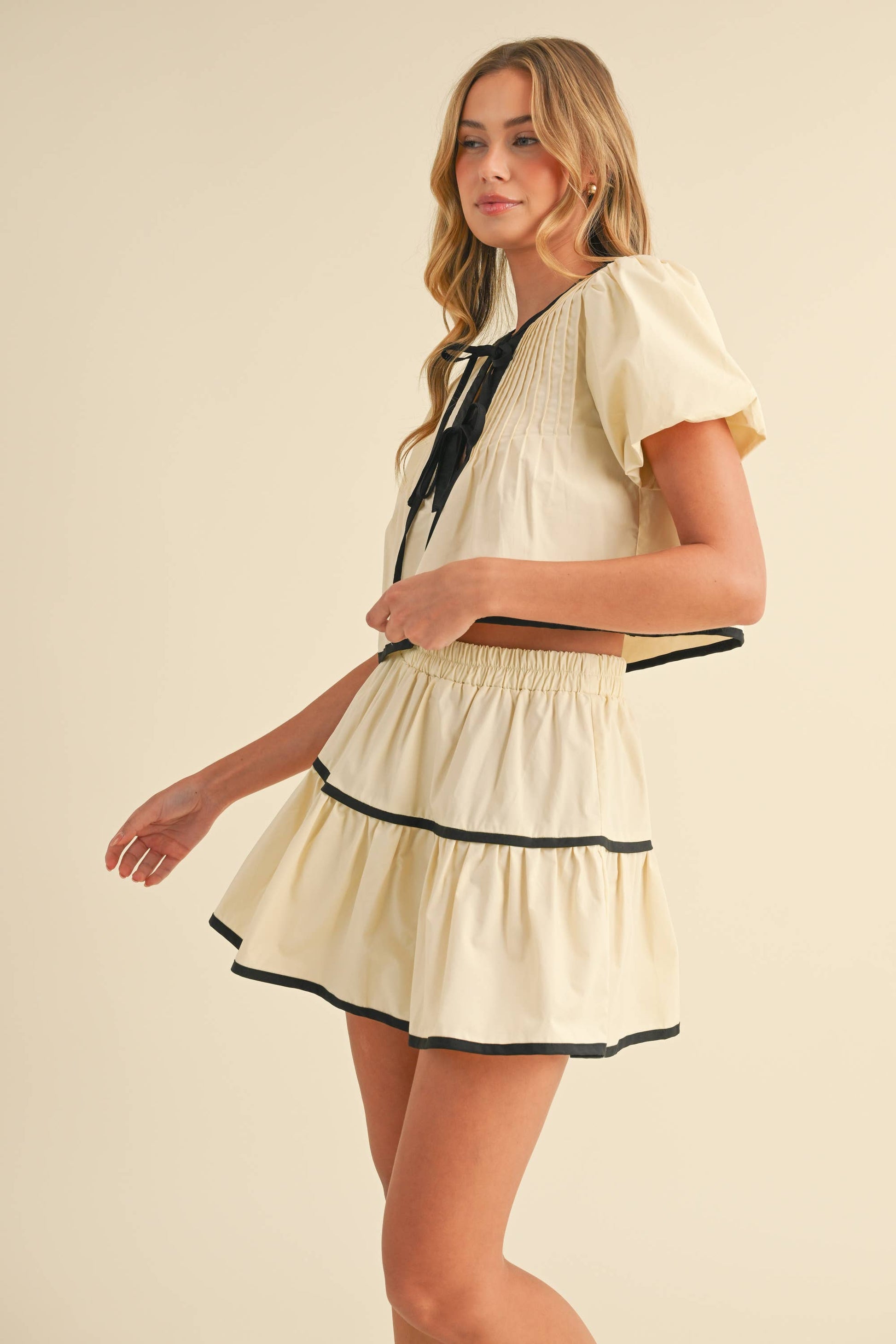 CONTRAST TIE TOP AND TIERED MINI SKIRT SET