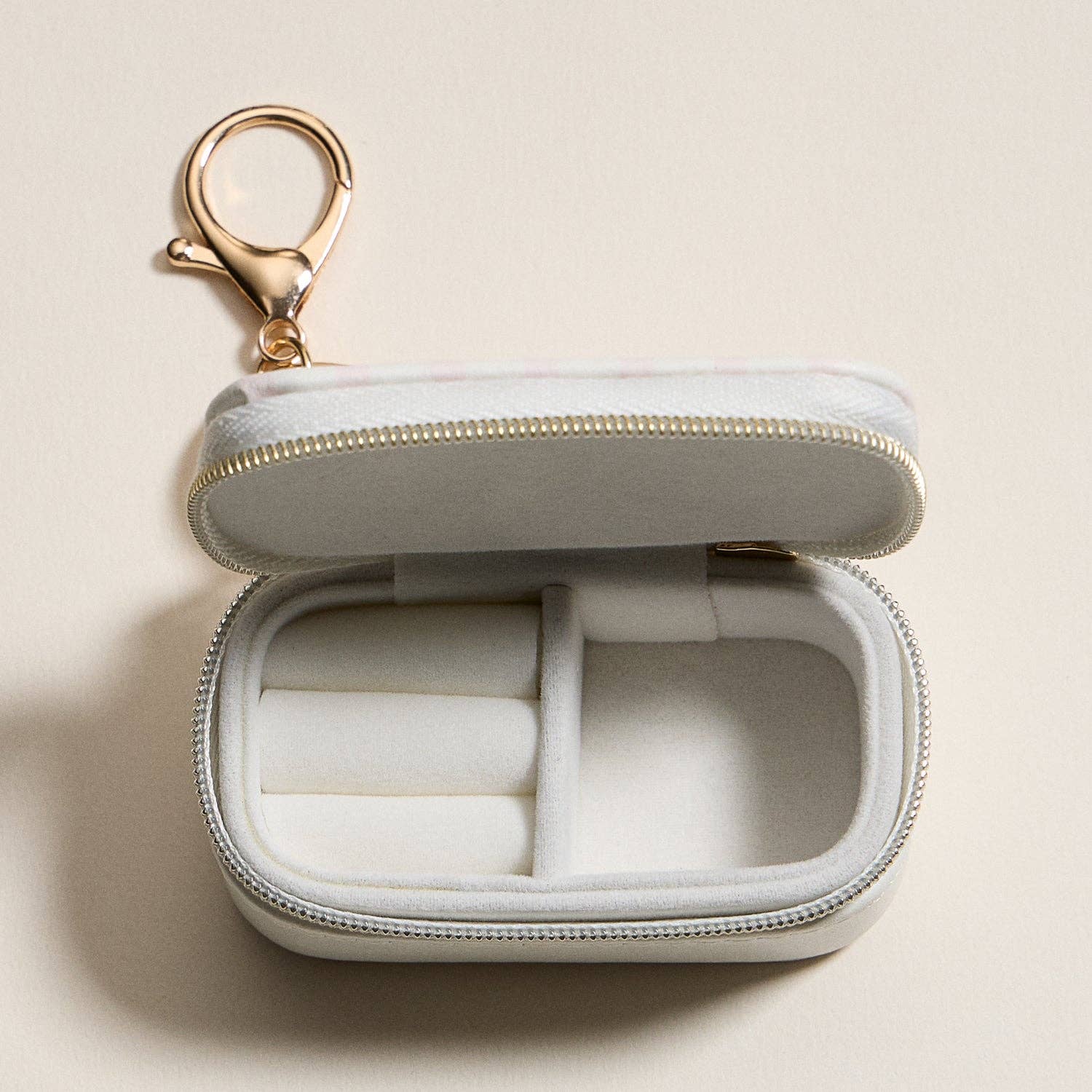 Mini Jewelry Travel Case with Keychain – Pink Bow Design: IV / ONE