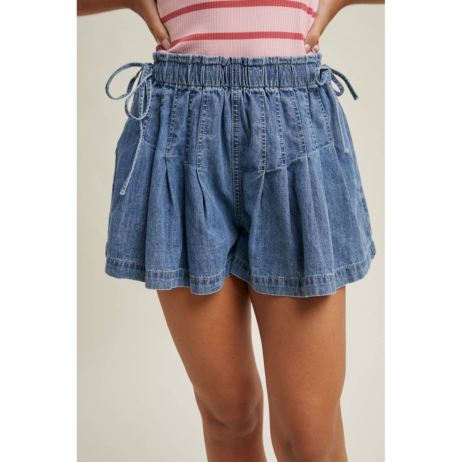 PLEATED DENIM SHORTS / WL26-12604