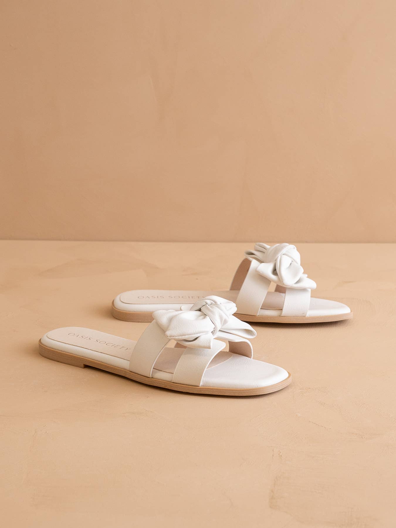 The Ginny | Textured Bow Slide