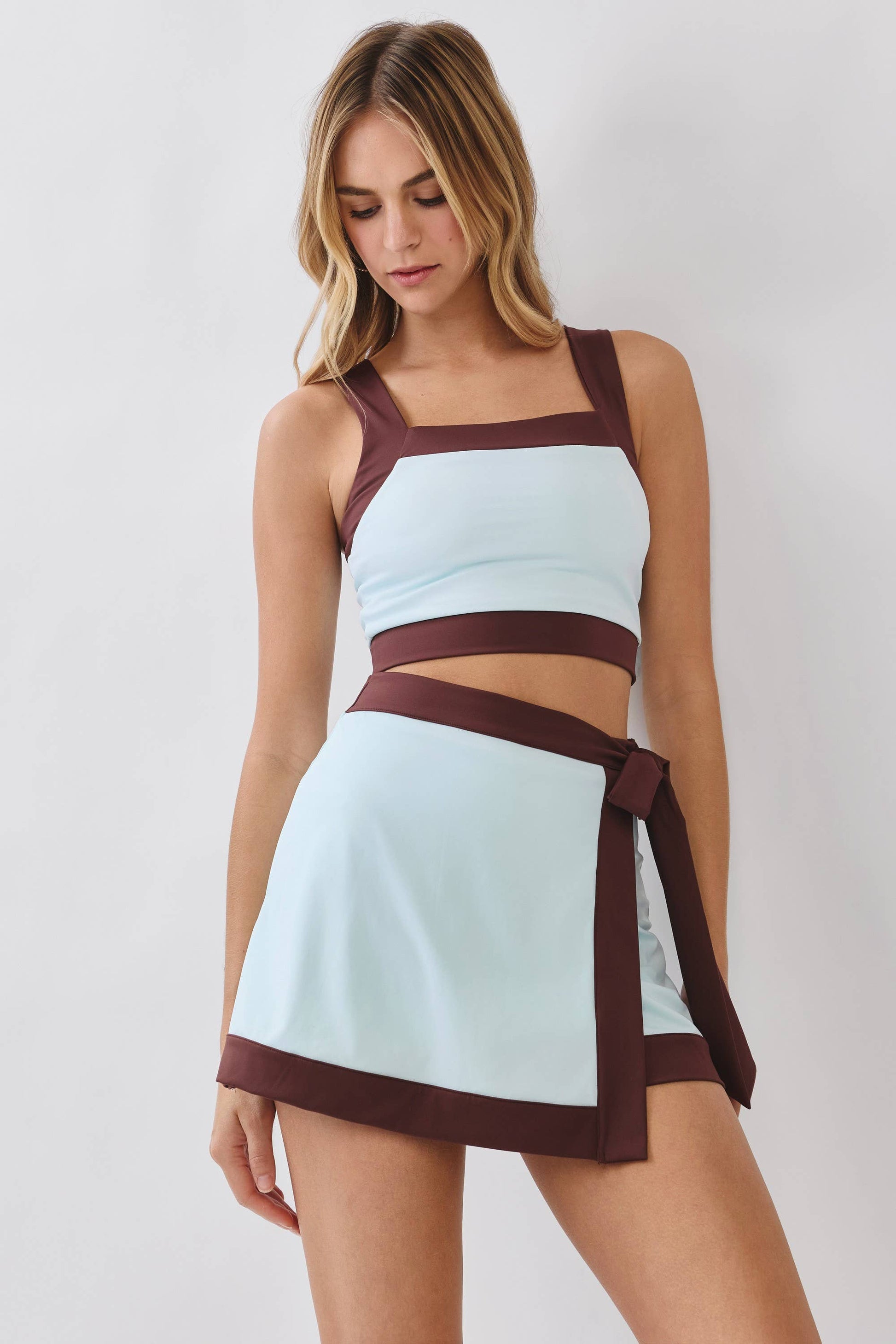 CS4074-Contrast Trim Tie Waist Mini Skort