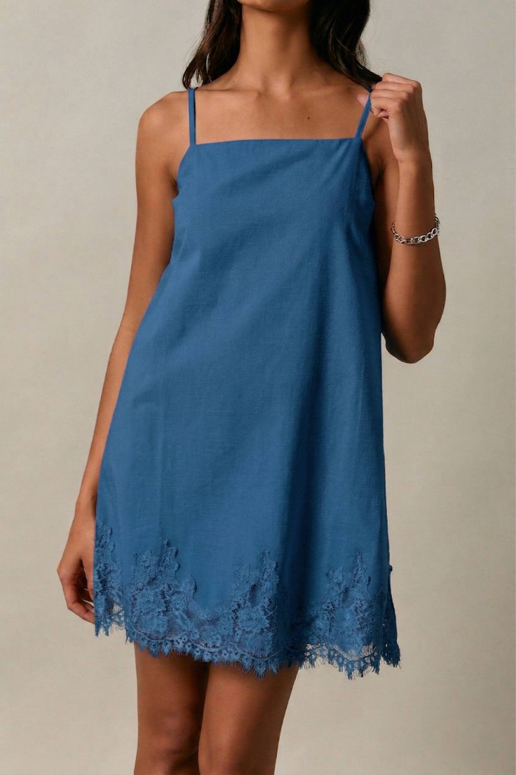 LACE TRIM SPAGHETTI SHIFT MINI DRESS