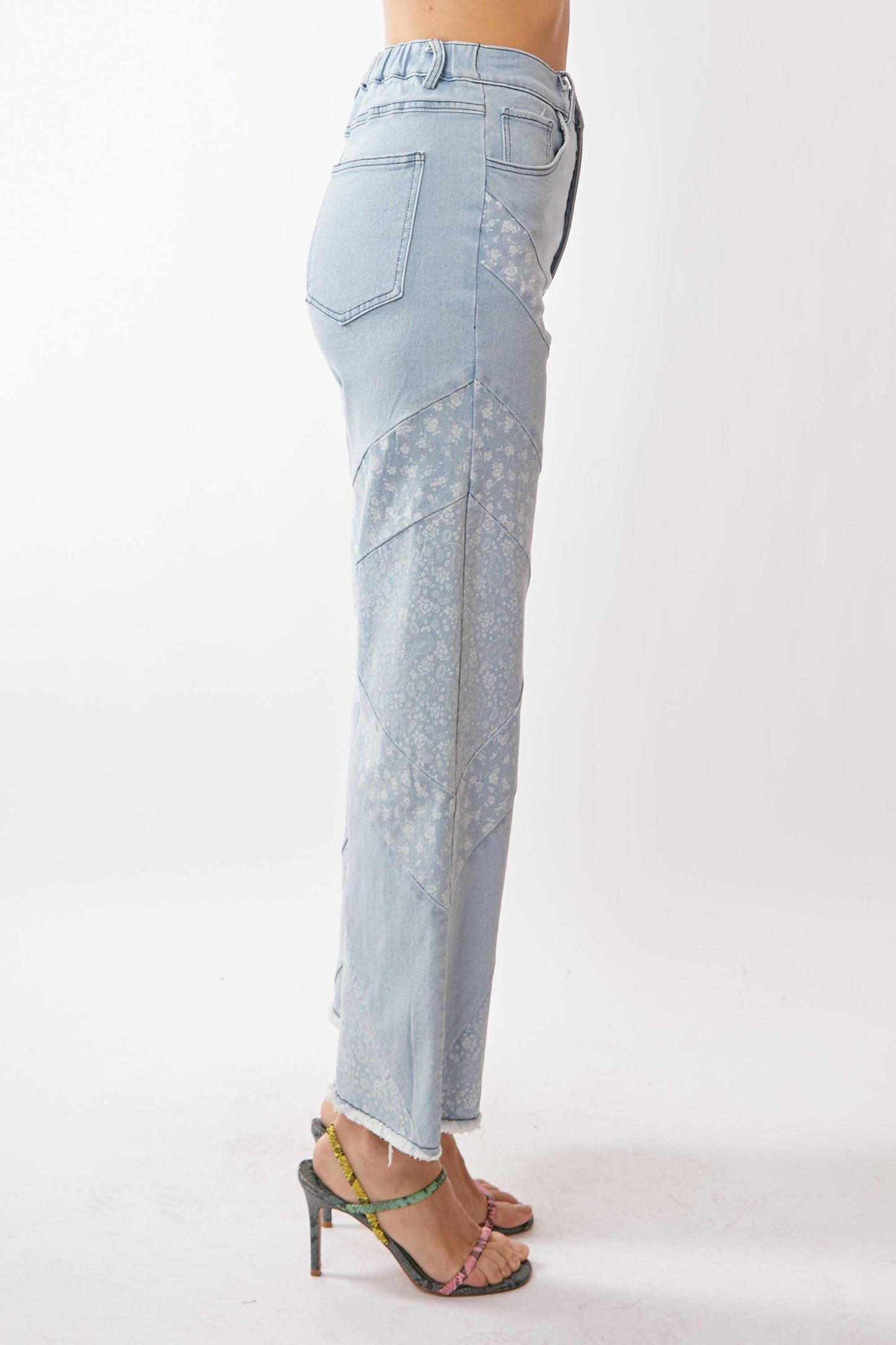 WIDE OPENING DENIM DITSY FLORAL AND PAISLEY PRINT