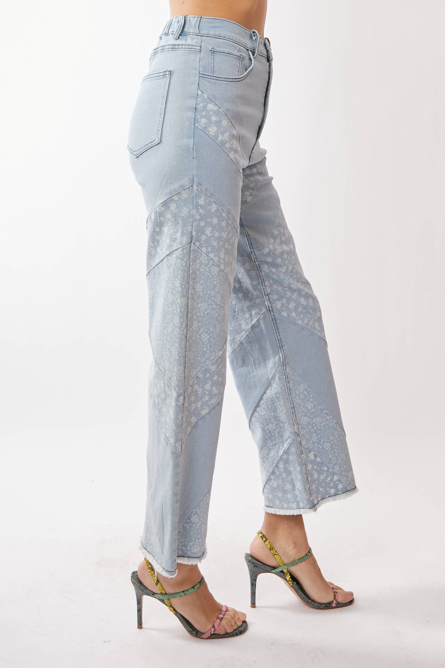 WIDE OPENING DENIM DITSY FLORAL AND PAISLEY PRINT