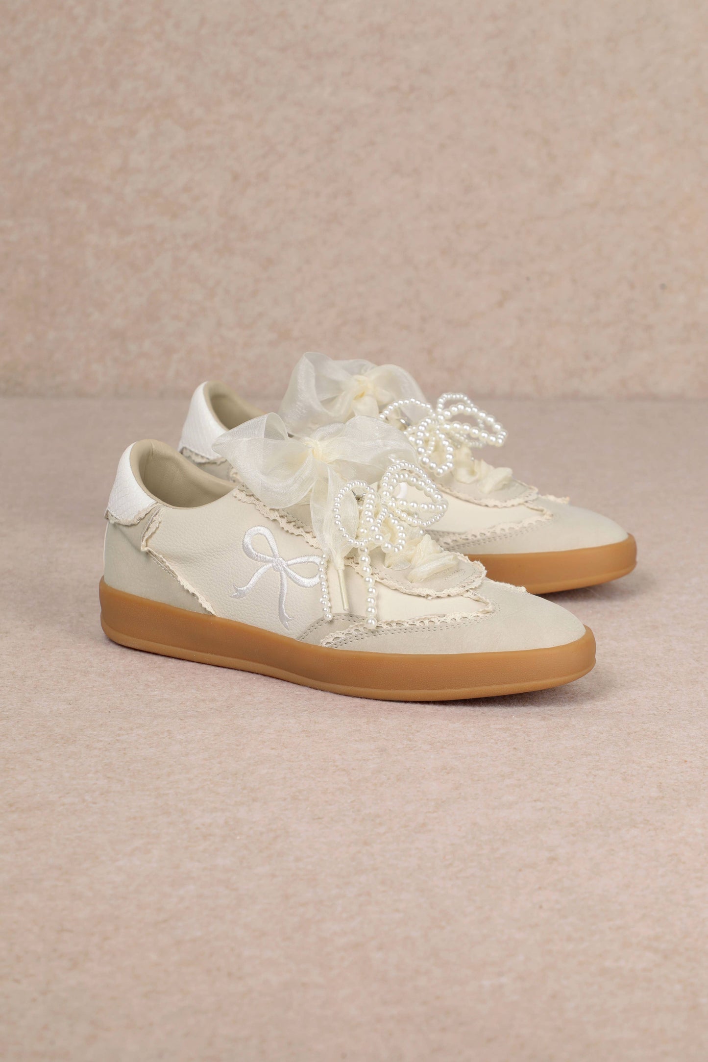 JULIE: Ivory / US 6(1 Pair) US 6.5(1 Pair) US 7(1 Pair) US 7.5(2 Pairs)US 8(2 Pairs)US 8.5(2 Pairs)US 9(2 Pairs)      US 10(1 Pair)