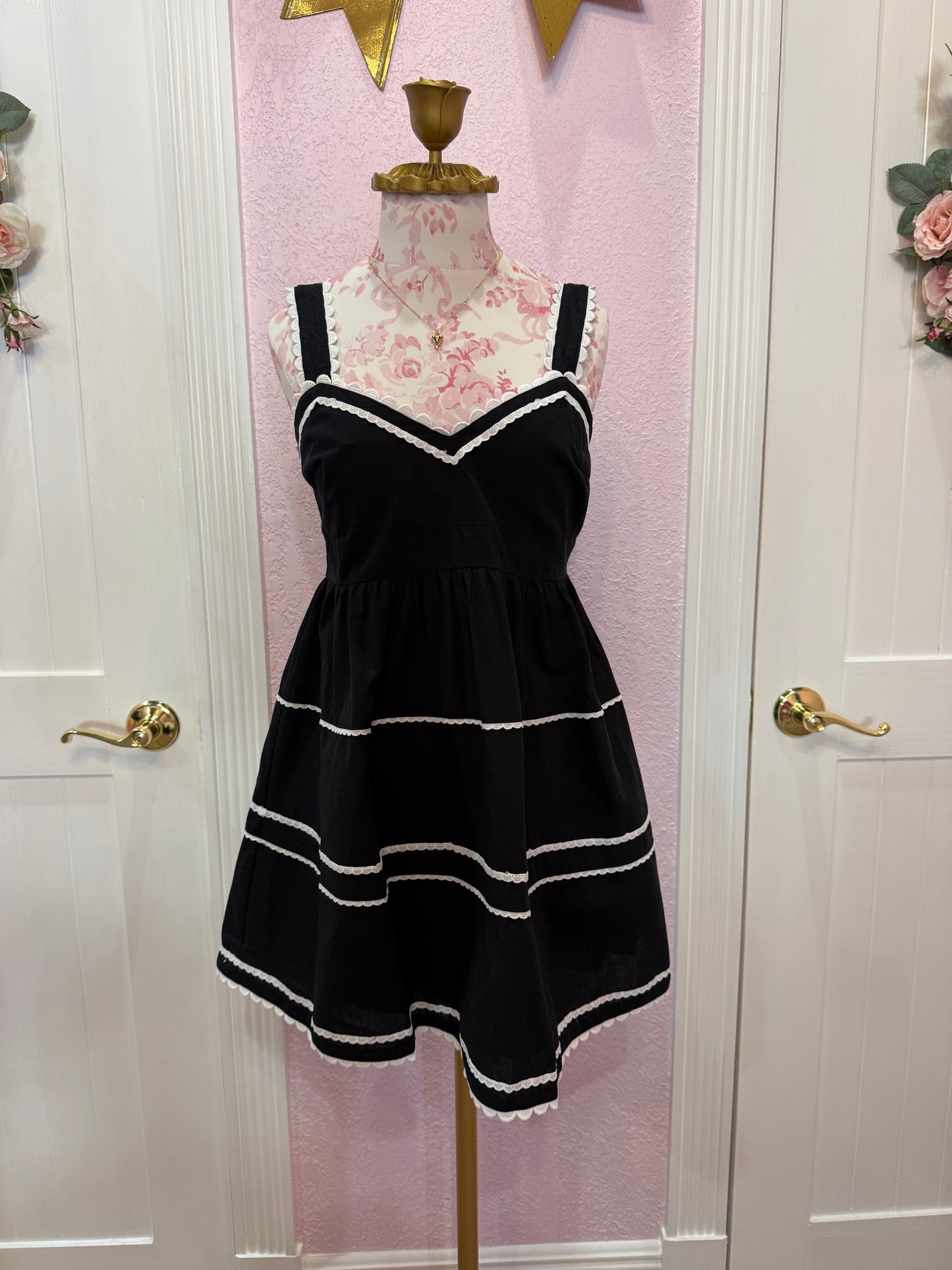 Sara Mini Dress: Black