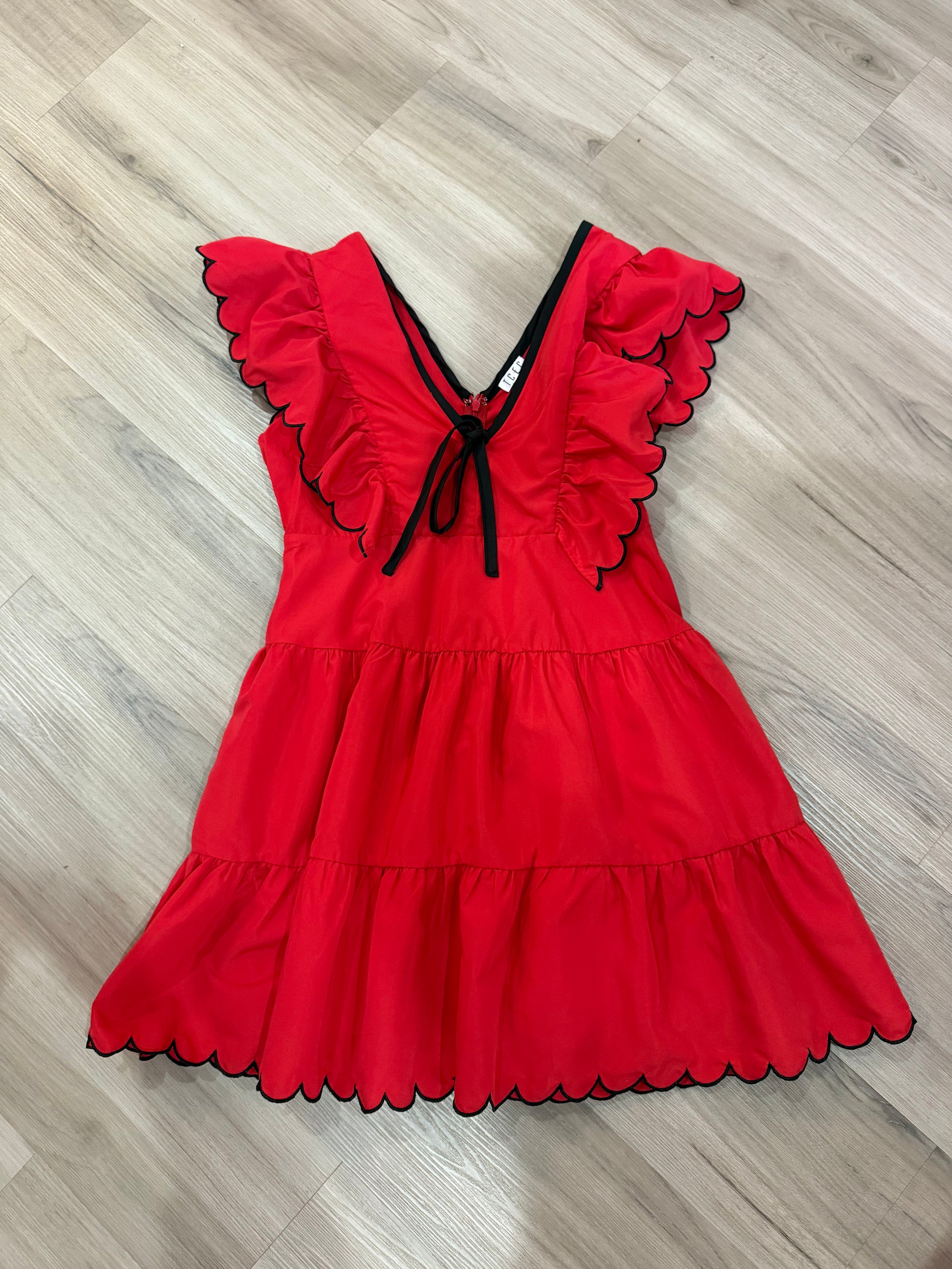 V NECKLINE BOW DETAIL SCALLOPED DRESS