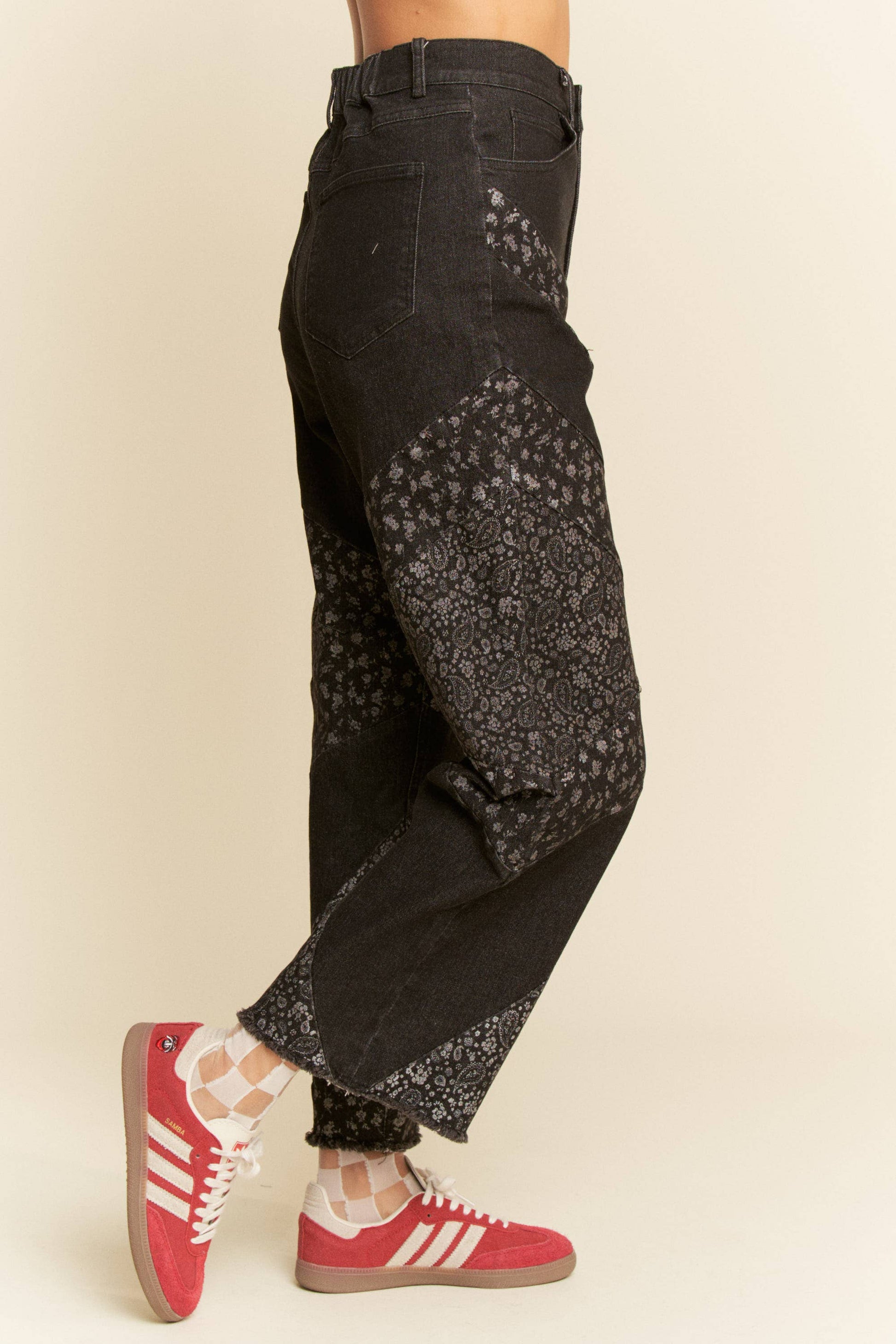 WIDE OPENING DENIM DITSY FLORAL AND PAISLEY PRINT