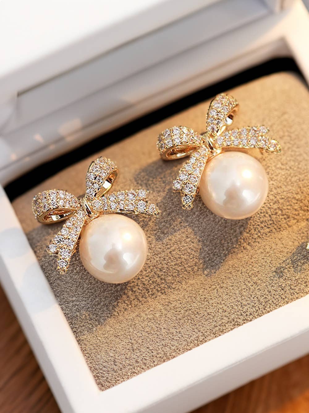 Rhinestone Bowknot Pearl Earrings: Gold
