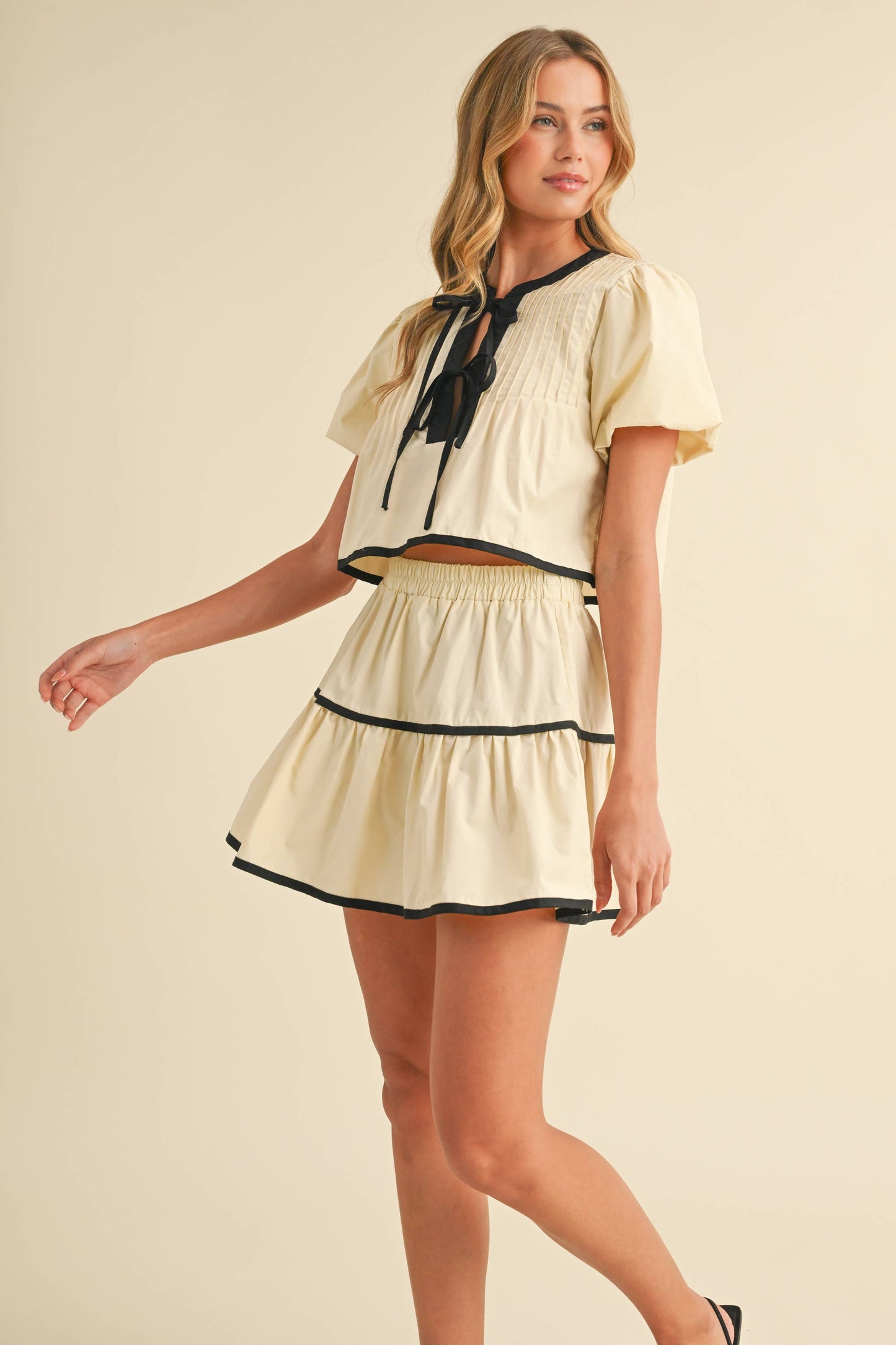 CONTRAST TIE TOP AND TIERED MINI SKIRT SET