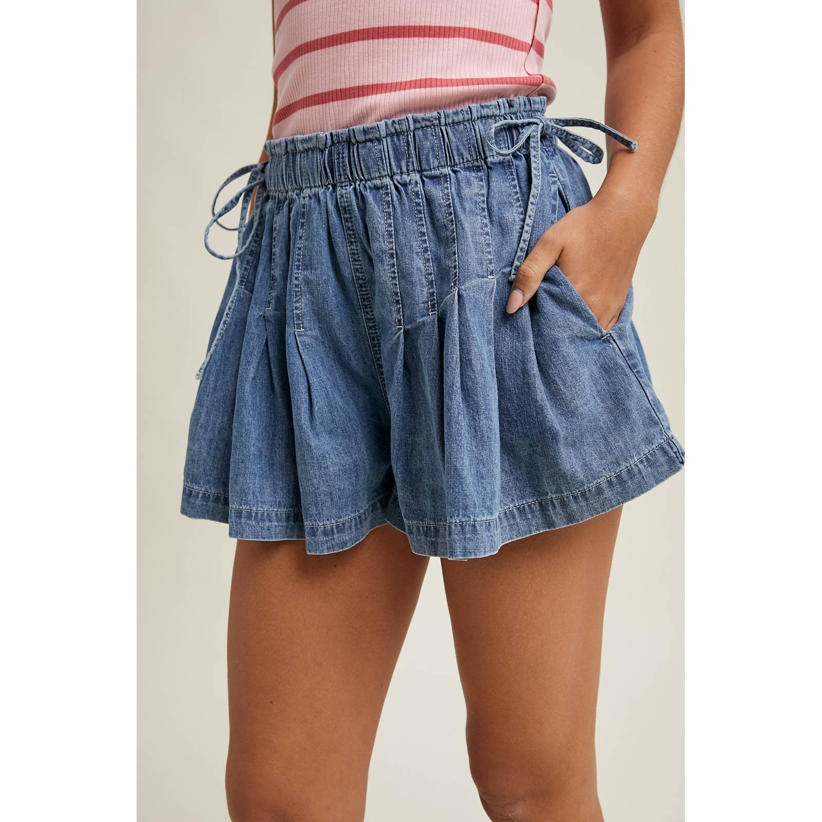 PLEATED DENIM SHORTS / WL26-12604
