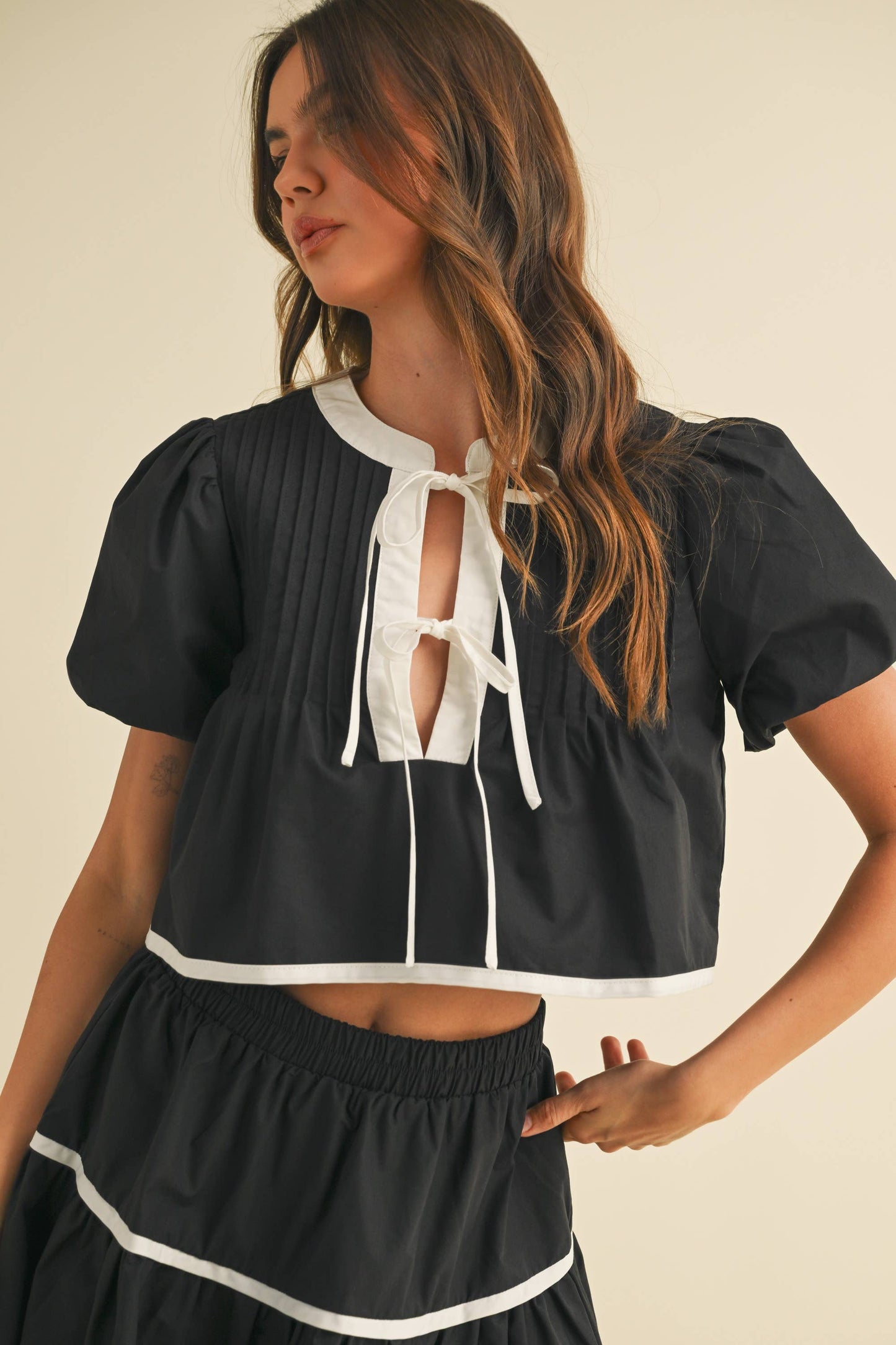 CONTRAST TIE TOP AND TIERED MINI SKIRT SET