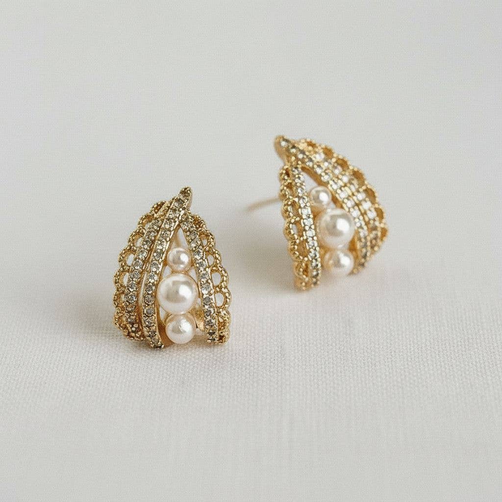 Vintage Palace Style Lace Pearl Stud Earrings