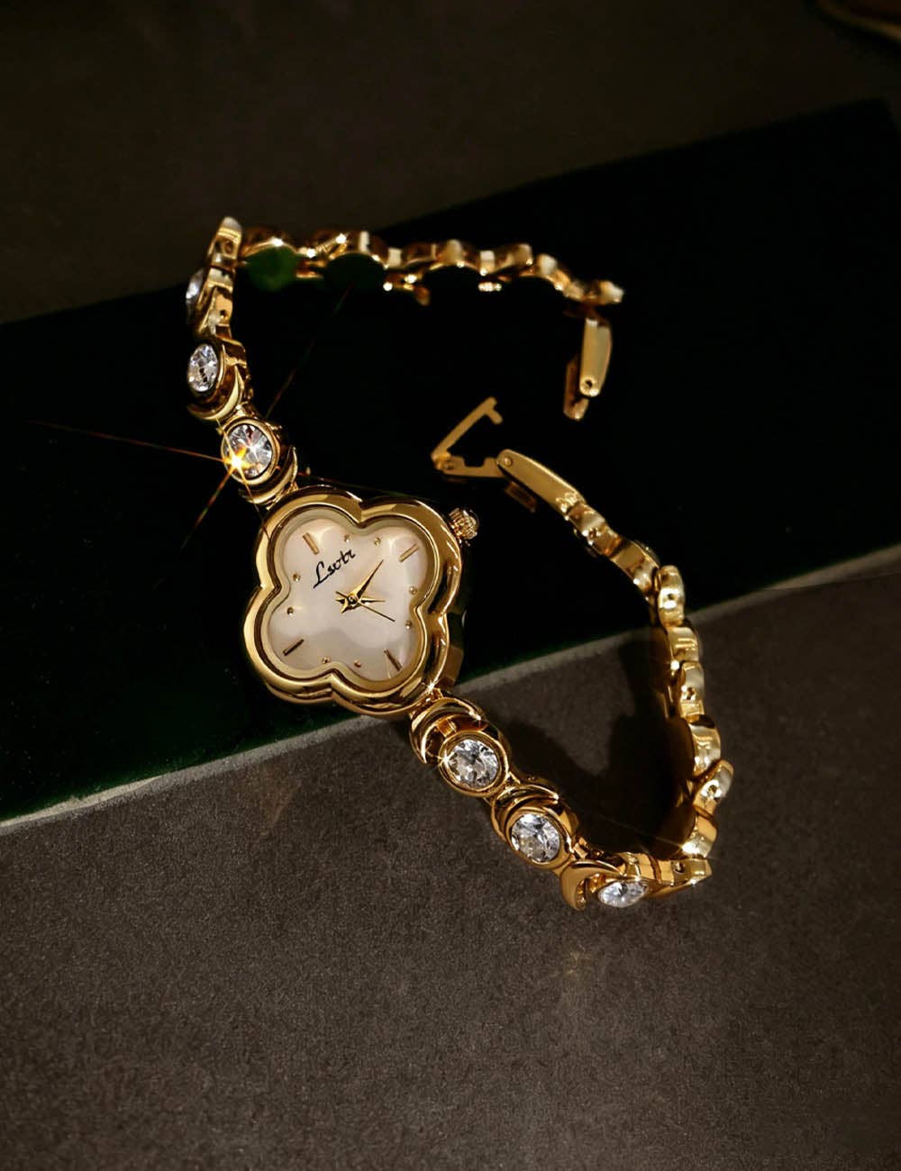 Lucky Four Leaf Clover Rhinestone Bracelet Watch