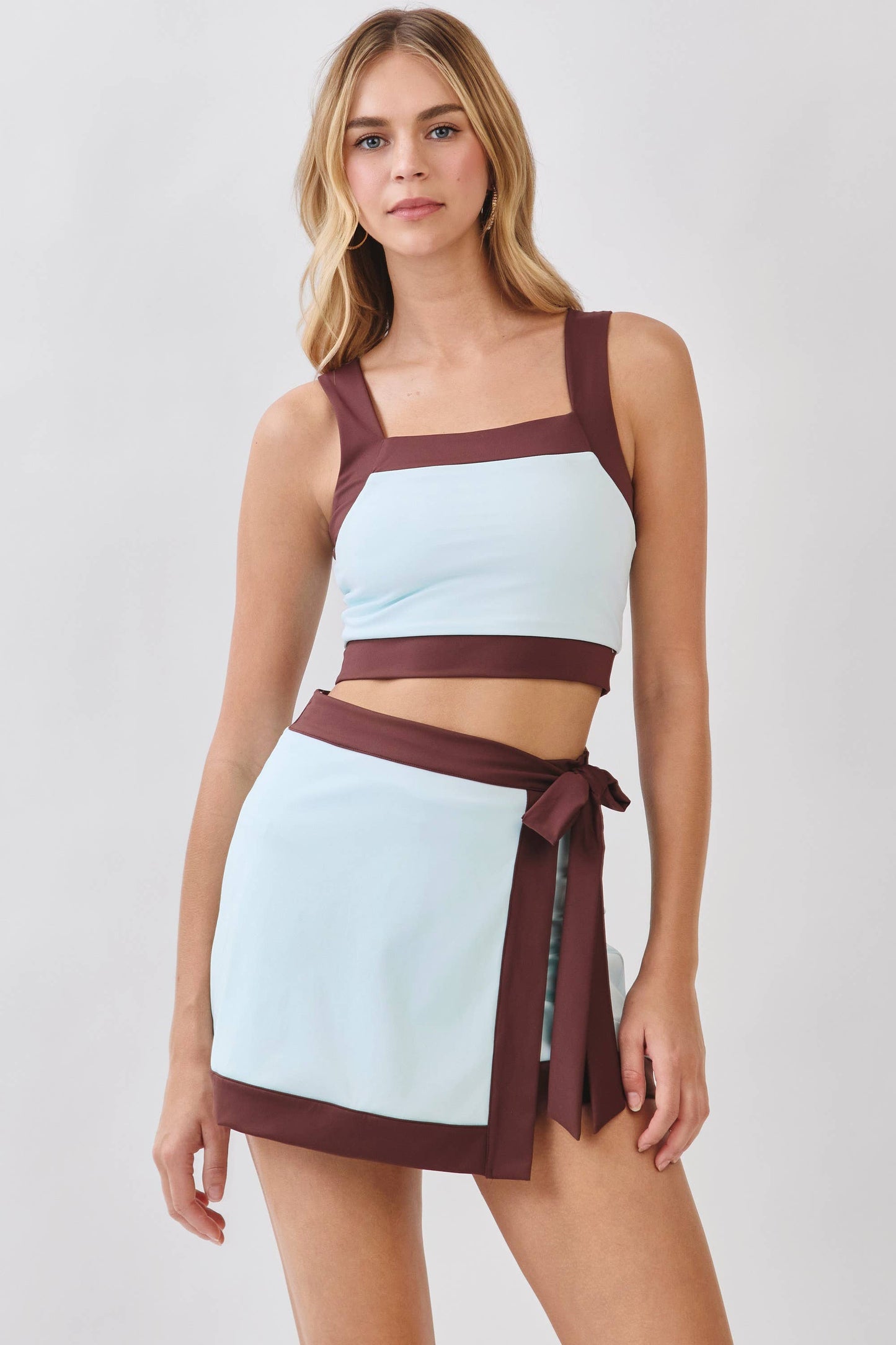 CT10063-Contrast Trim Square Neck Active Crop Top