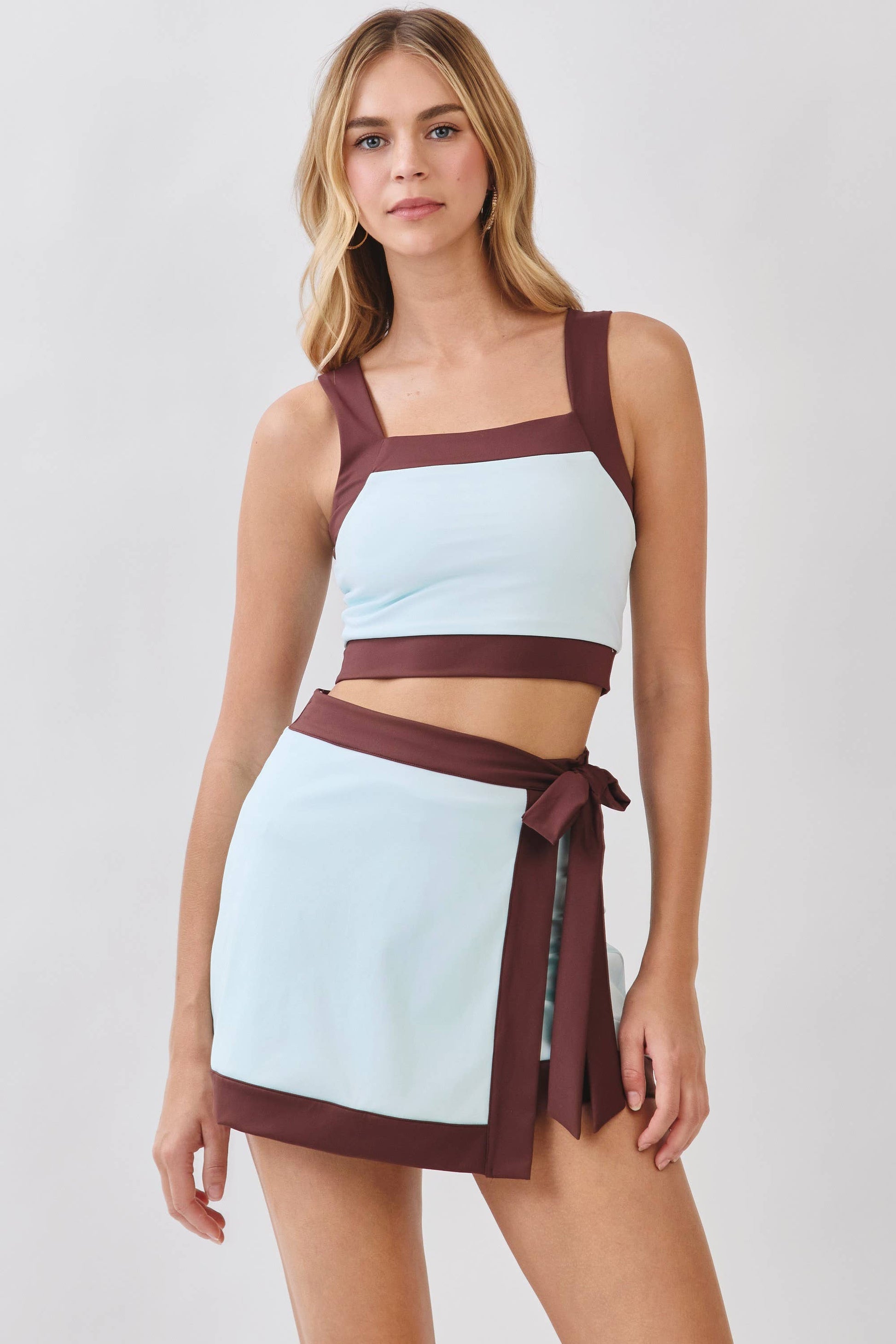 CT10063-Contrast Trim Square Neck Active Crop Top