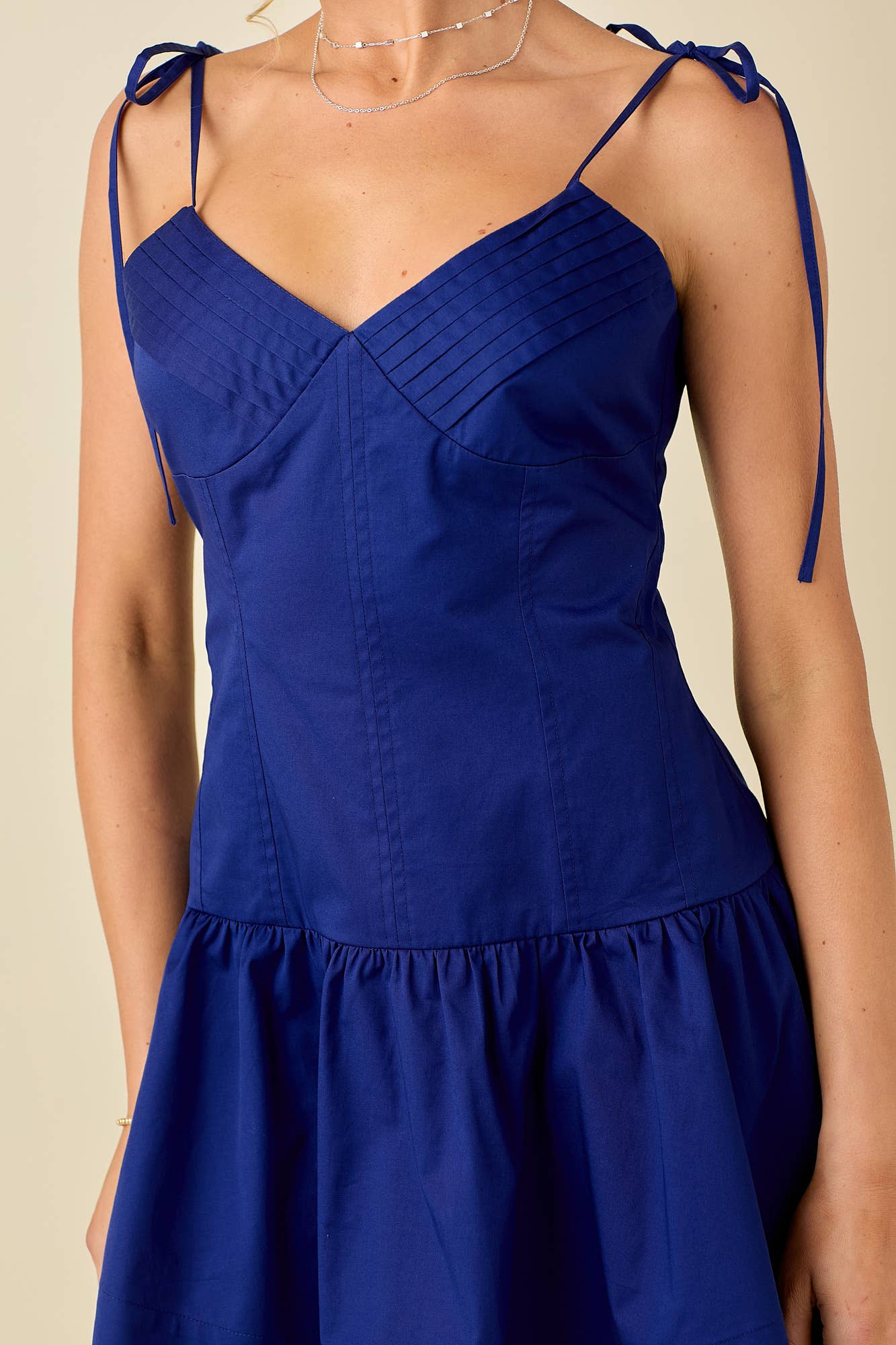*V-neckline mini dress with pin-tuck detail: Navy